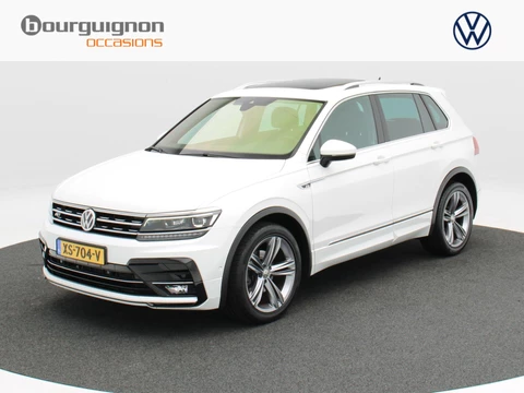 Volkswagen Tiguan 1.5 TSi 150 Pk Automaat Highline Business R | Trekhaak | Panoramadak | Stoelverwarming | Adaptive Cruise | Camera | CarPlay | Navigatie | 19 Inch