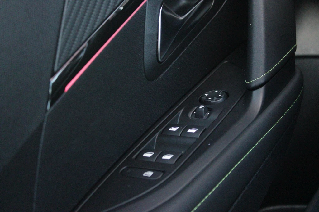 Peugeot 208 – foto 18