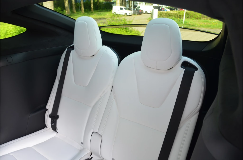 Tesla Model X – foto 16