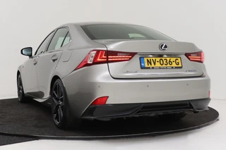 Lexus IS – thumbnail 6