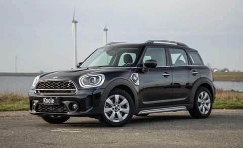 Mini Countryman 1.5 Cooper S E ALL4 Essential  CAMERA / NAVI / CARPLAY / AIRCO / ZWART / STOELVERWARMING