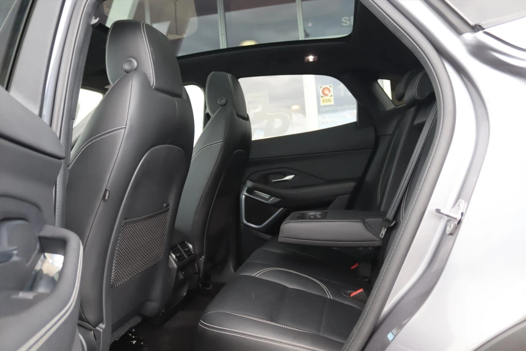 Jaguar E-PACE – foto 17