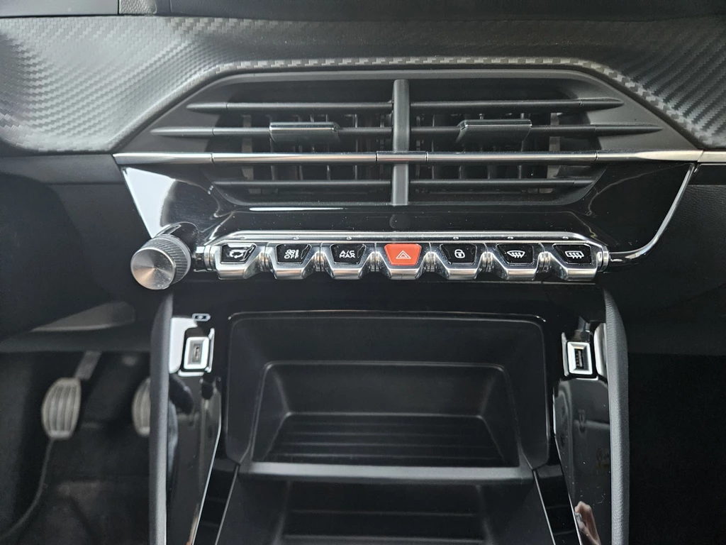 Peugeot 208 – foto 24