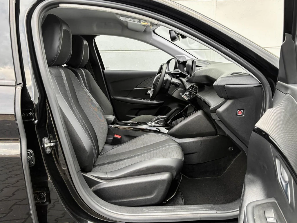Peugeot e-208 – foto 27