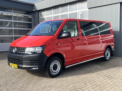Volkswagen Transporter Kombi 2.0 TDI L2H1 150pk Btw en Bpm vrij!! Airco Cruise control Parkeersensoren voor + achter EURO 6 Trekhaak 2500kg Trekgewicht BTW en Bpm vrij ! Ideaal voor camperombouw! 9-persoons