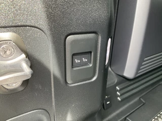 Land Rover Defender – thumbnail 19