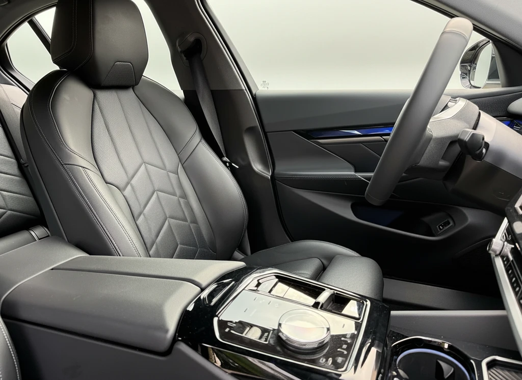 BMW i5 – foto 11