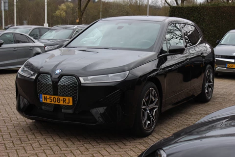BMW iX xDrive40 High Exe. M Sport 77 kWh / SoH 97,1% / 360Camera / Head-up / Keyless / Softclose / 20'' / ACC / Laser LED / Navigatie / Stoelverwarming+Stuurverwarming / Stoelventilaite