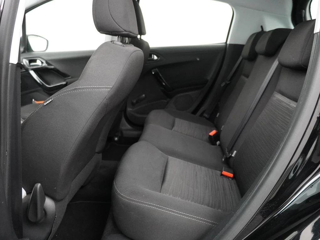 Peugeot 208 – foto 12
