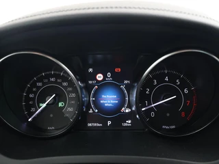 Jaguar E-PACE – thumbnail 32