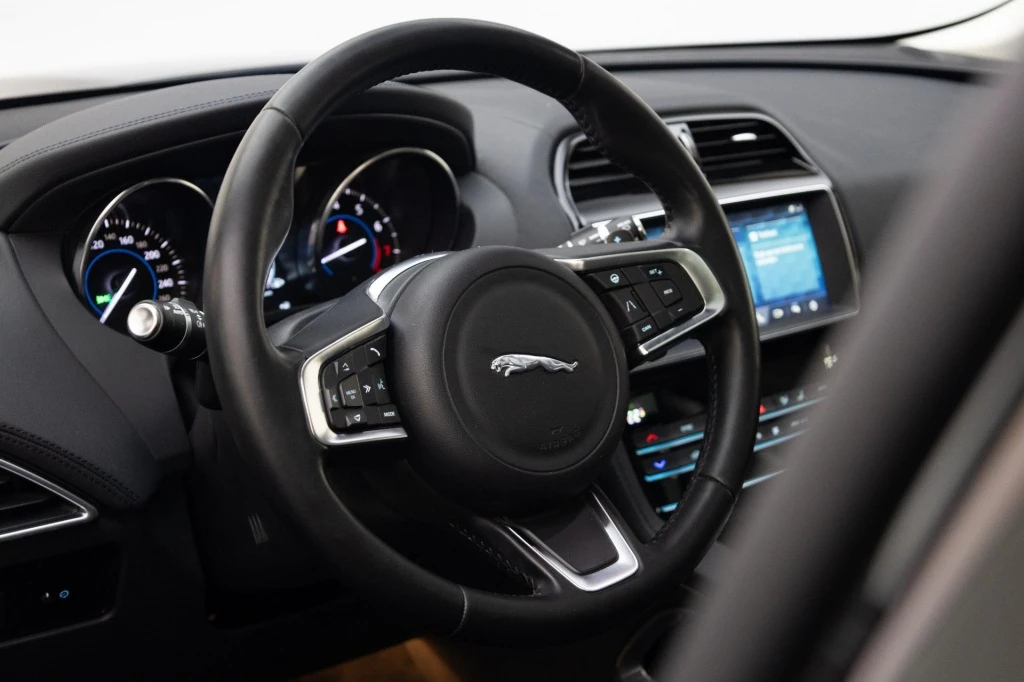 Jaguar F-PACE – foto 16