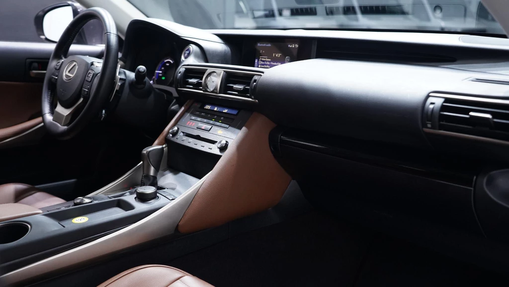 Lexus IS – foto 42