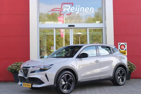 Alfa Romeo Junior 156PK Elettrica 54 kWh | DRAADLOZE APPLE CARPLAY/ANDROID AUTO | PARKEERSENSOREN ACHTER |  CLIMATE CONTROL | VERKEERSBORDEN HERKENNING | ADAPTIVE CRUISE CONTROL | KEYLESS START | LICHTMETALEN VELGEN | LED KOPLAMPEN | LED ACHTERLICHTEN | SCUDETTO "LEGGENDA" |