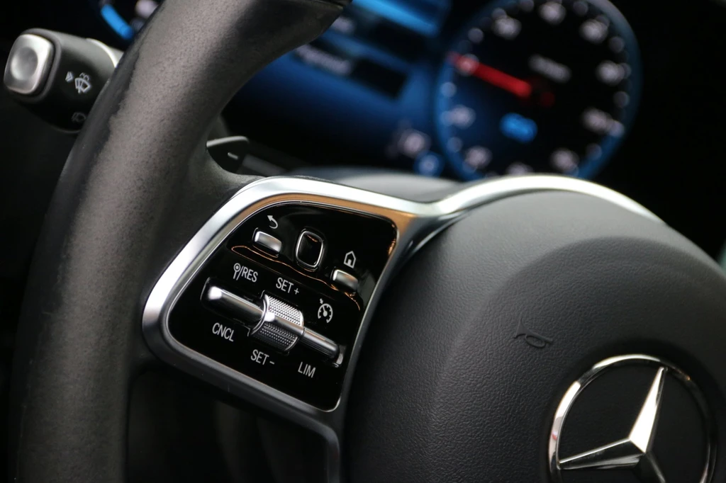 Mercedes-Benz EQC – foto 10