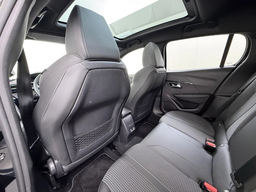 Peugeot e-208 – foto 17