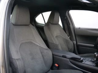 Lexus UX – thumbnail 32
