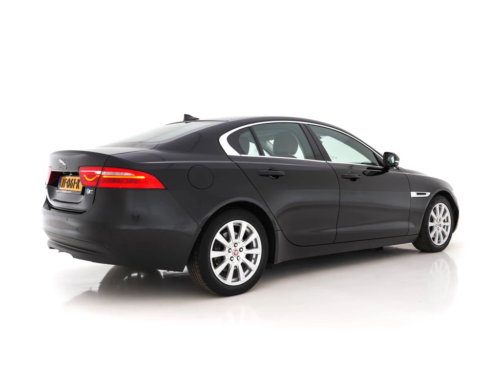 Jaguar XE – foto 4