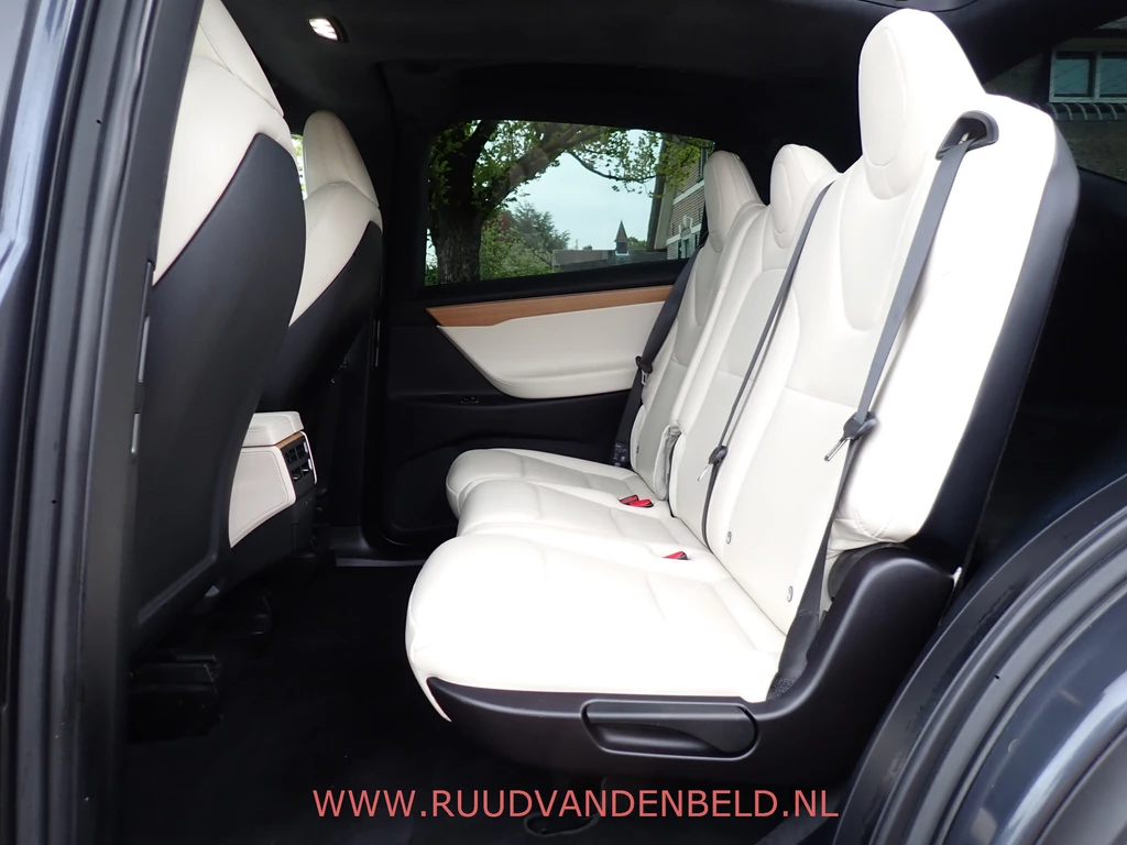Tesla Model X – foto 14