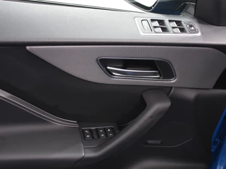 Jaguar F-PACE – thumbnail 15