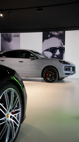 BMW M5 – thumbnail 4