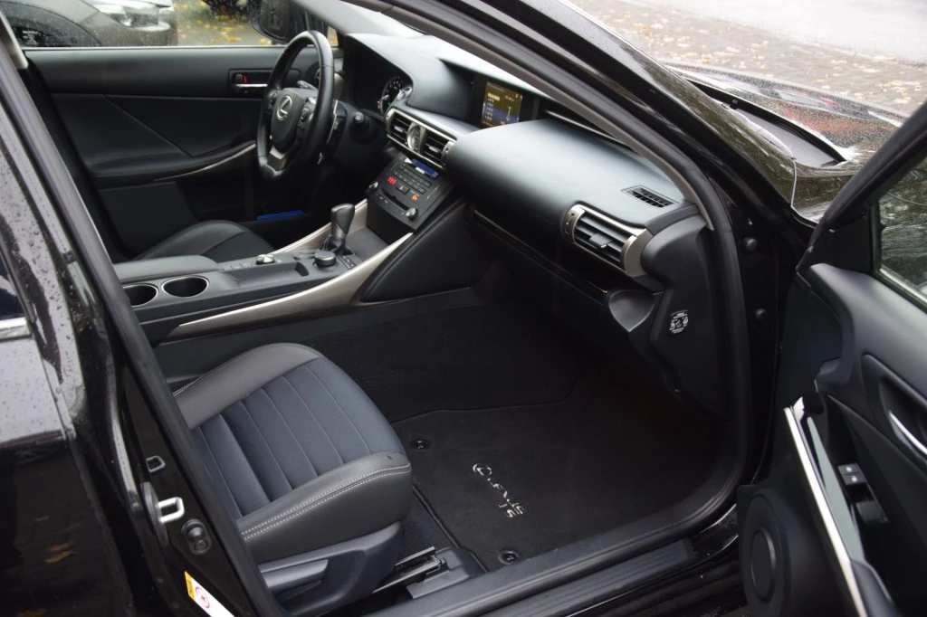 Lexus IS – foto 14