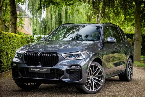 BMW X5 xDrive45e M Sport Sky Lounge Laser Soft Close 22" Vierwielbesturing Harman Kardon Skylounge