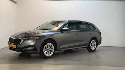 Skoda Octavia Combi 1.4 TSI iV PHEV Business Edition Adaptive Cruise Virtual Cockpit Stoelverwarming Navigatie