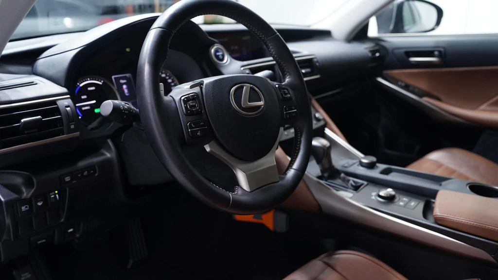 Lexus IS – foto 39