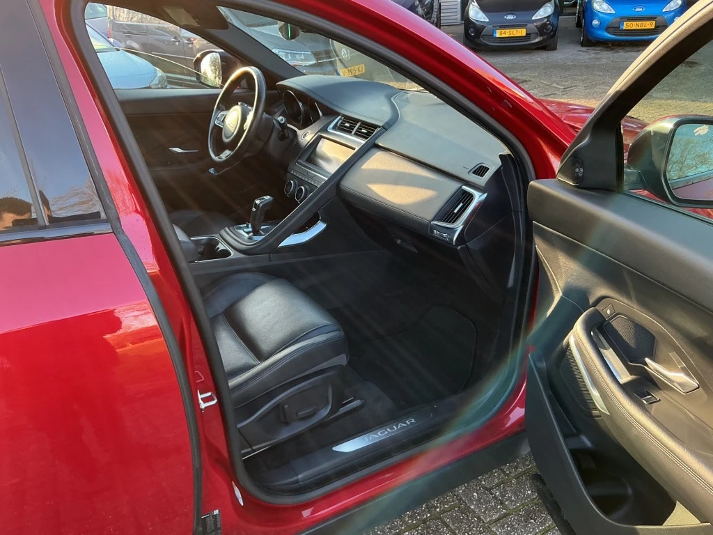 Jaguar E-PACE – foto 9