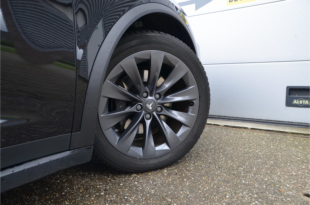 Tesla Model X – foto 11