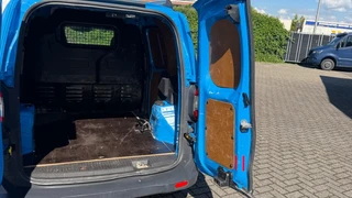 Ford Transit Courier – thumbnail 15