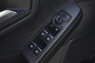 Ford Kuga – thumbnail 22