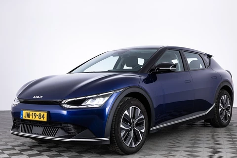 Kia EV6 Plus 77.4 kWh *SOH 98%* Half LEDER | CAMERA | NAVI | ECC | PDC -HEMELVAART OPEN!-