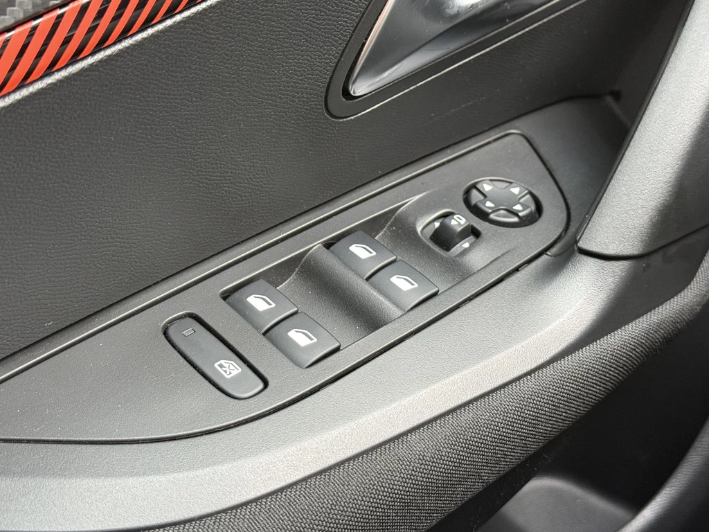 Peugeot e-2008 – foto 19