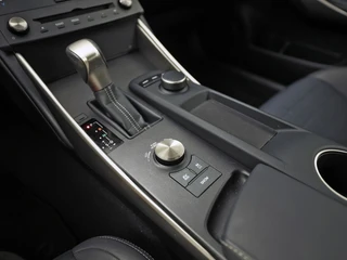 Lexus IS – thumbnail 13