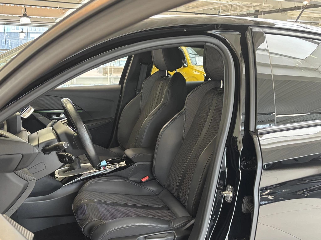 Peugeot 208 – foto 10