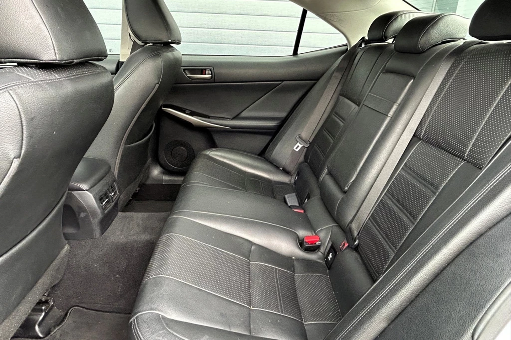 Lexus IS – foto 37
