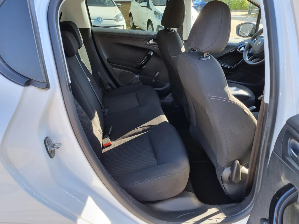 Peugeot 208 – foto 15
