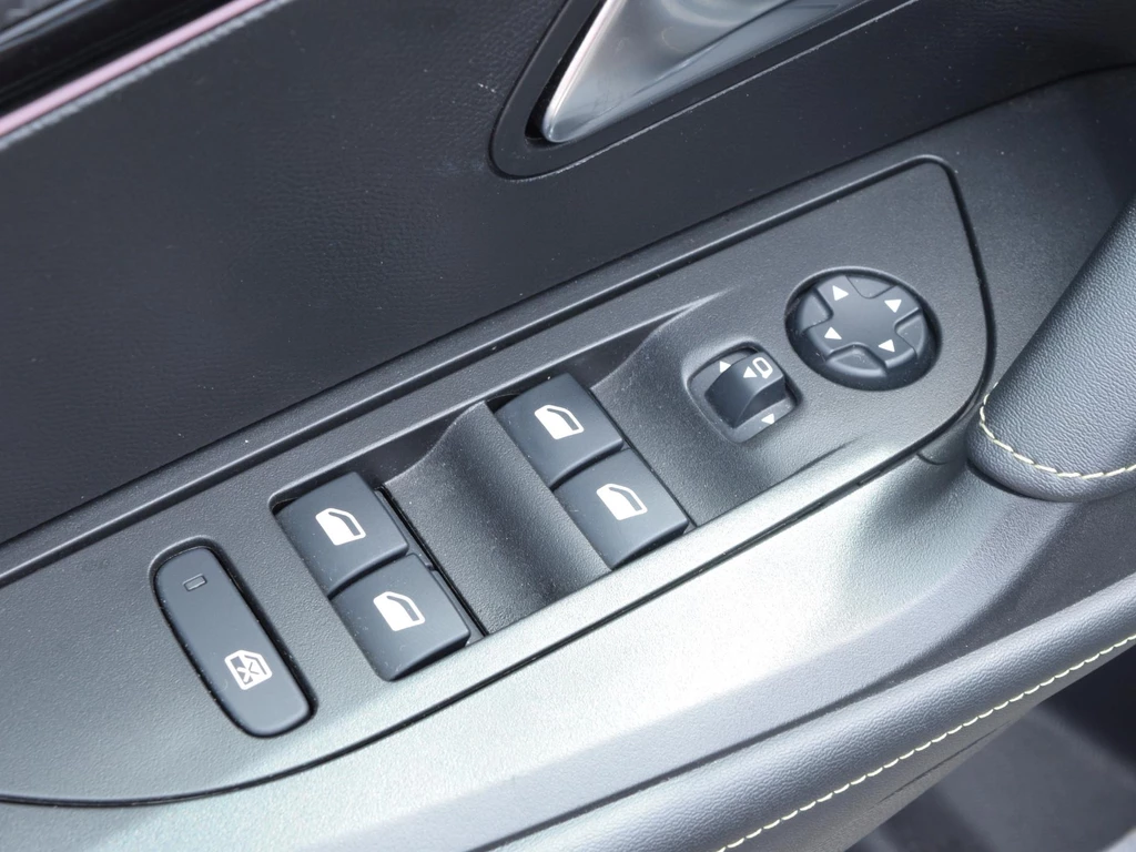 Peugeot e-2008 – foto 23
