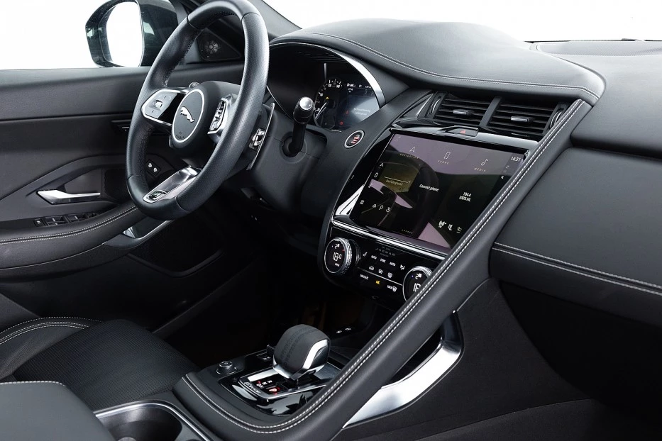 Jaguar E-PACE – foto 12