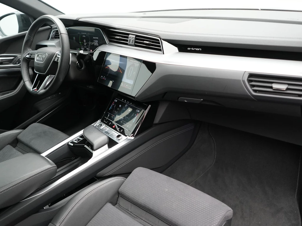 Audi Q8 Sportback e-tron – foto 13