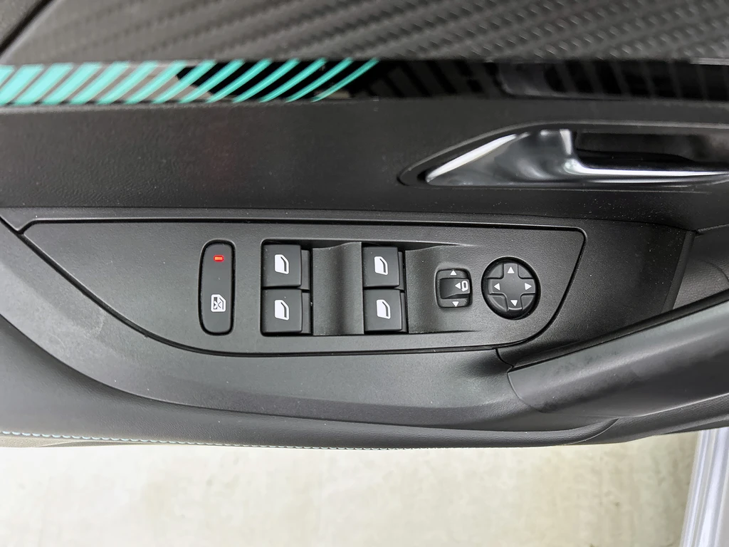 Peugeot e-2008 – foto 31