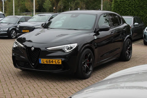 Alfa Romeo Stelvio 2.9 V6 AWD Quadrifoglio / Camera / Navigatie / Harman Kardon / 20'' / Elektr. stoelen / Stoel+Stuurverwarming / Dodehoek / DAB / ACC
