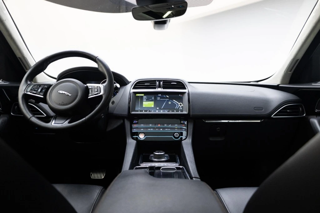 Jaguar F-PACE – foto 9