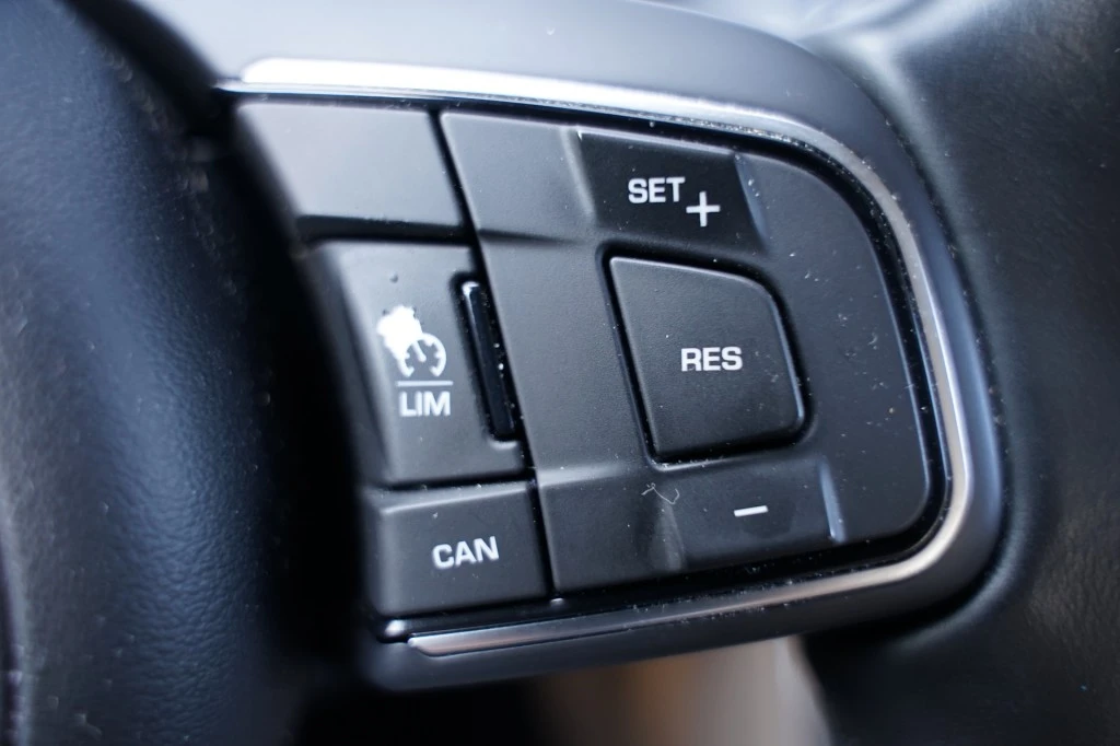 Jaguar XE – foto 17