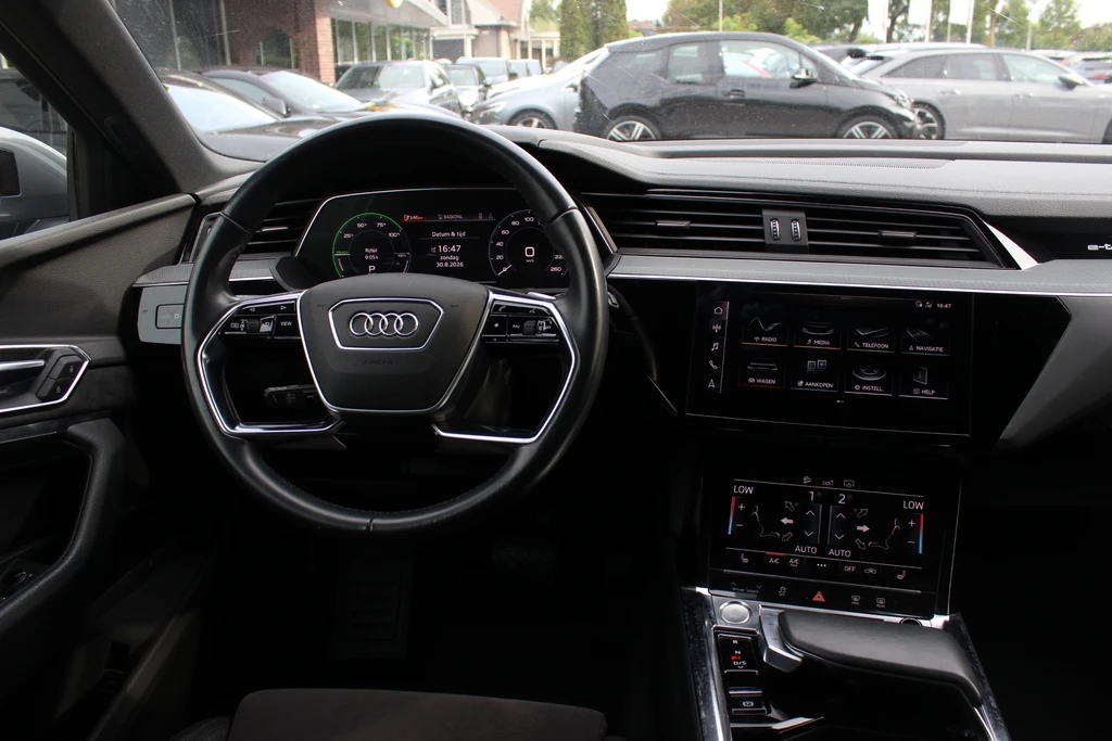 Audi e-tron – foto 12