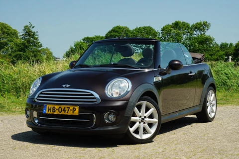 Mini Cabrio 1.6 Cooper | Iced Chocolate Metallic | Leder/Stoelverwarming/Bluetooth/Cruise - Lekker fris!