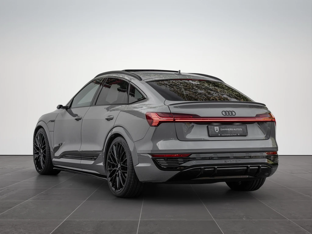 Audi Q8 Sportback e-tron – foto 4