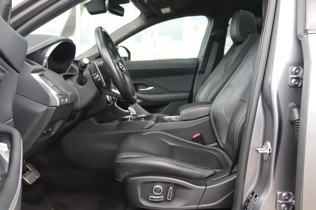 Jaguar E-PACE – foto 16