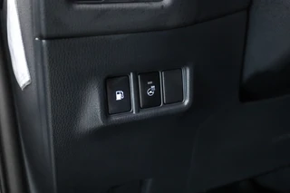 Toyota C-HR – thumbnail 18